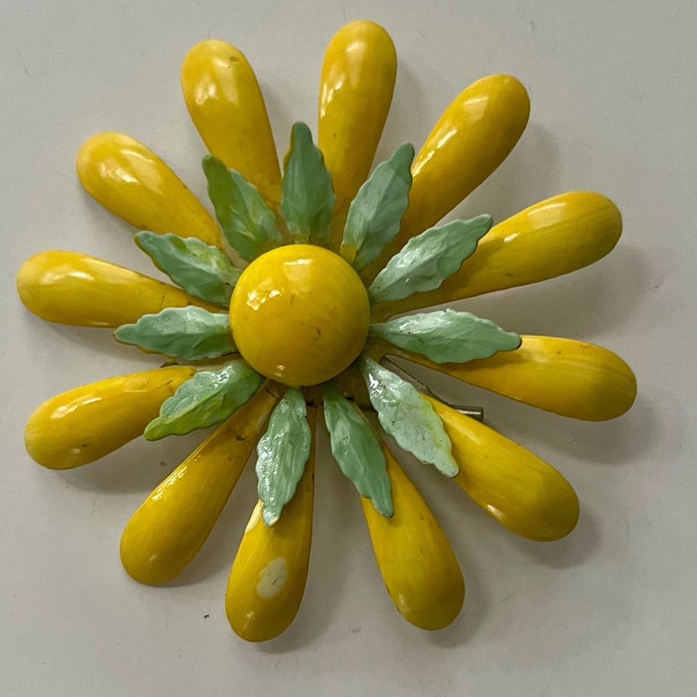 Vintage Daisy Brooch
